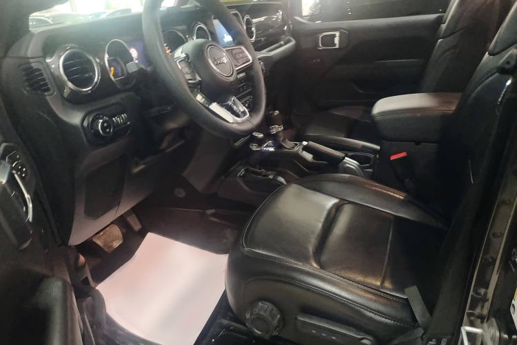Used Jeep Wrangler 2022 2.0T High Altitude Four-Door Edition Interior 1