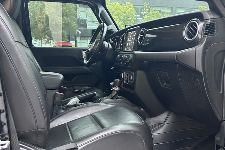 Used Jeep Wrangler 2022 2.0T High Altitude Four-Door Edition Interior 2
