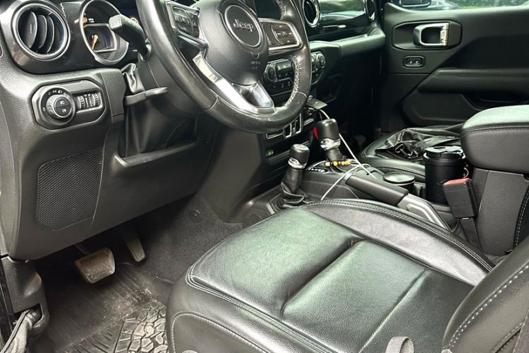 Used Jeep Wrangler 2022 2.0T High Altitude Four-Door Edition Interior 2