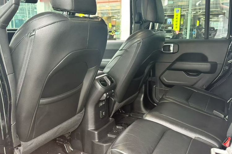 Used Jeep Wrangler 2022 2.0T High Altitude Four-Door Edition Interior 3