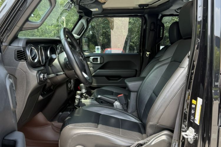 Used Jeep Wrangler 2022 2.0T High Altitude Four-Door Edition Interior 3