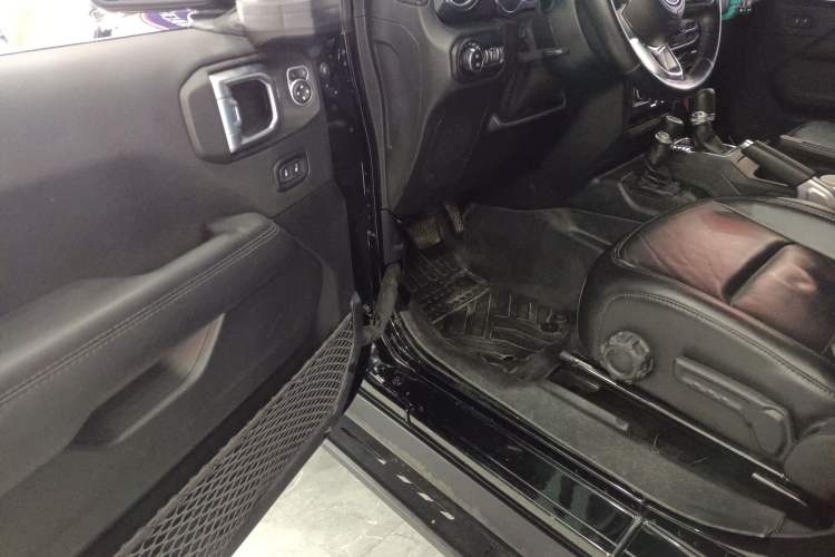 Used Jeep Wrangler 2022 2.0T High Altitude Four-Door Edition Interior 3