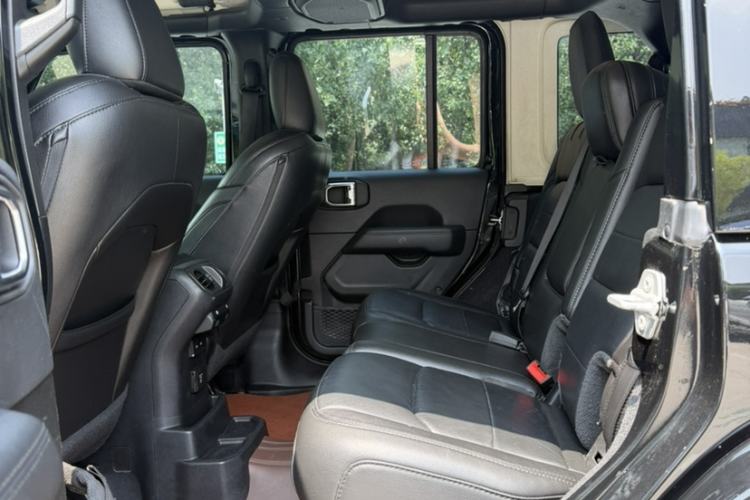 Used Jeep Wrangler 2022 2.0T High Altitude Four-Door Edition Interior 4