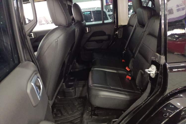 Used Jeep Wrangler 2022 2.0T High Altitude Four-Door Edition Interior 4