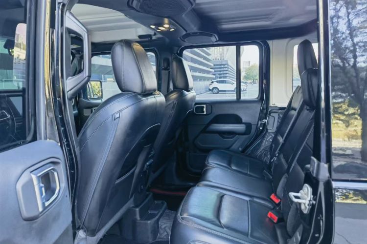 Used Jeep Wrangler 2022 2.0T High Altitude Four-Door Edition Interior 4
