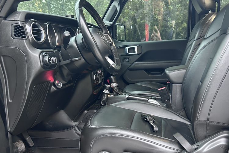 Used Jeep Wrangler 2022 2.0T High Altitude Four-Door Edition Interior 5