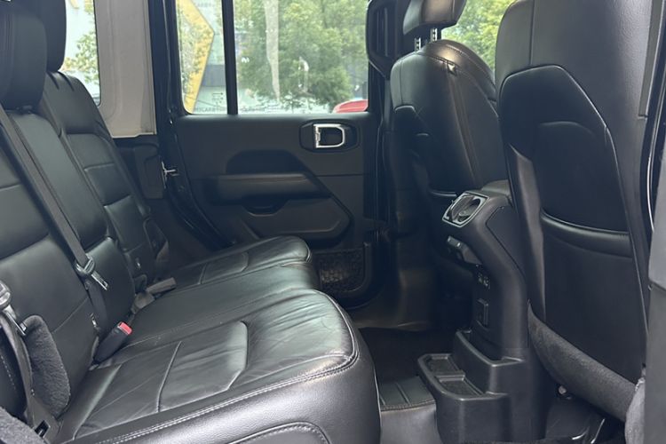 Used Jeep Wrangler 2022 2.0T High Altitude Four-Door Edition Interior 6
