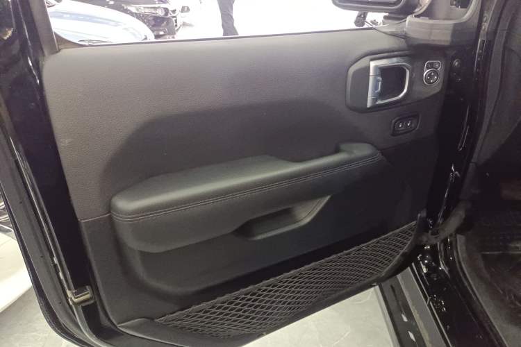 Used Jeep Wrangler 2022 2.0T High Altitude Four-Door Edition Interior 7