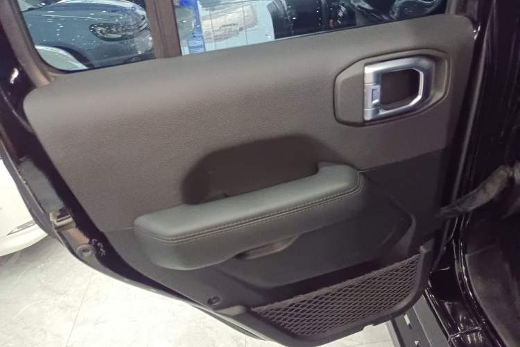 Used Jeep Wrangler 2022 2.0T High Altitude Four-Door Edition Interior 8