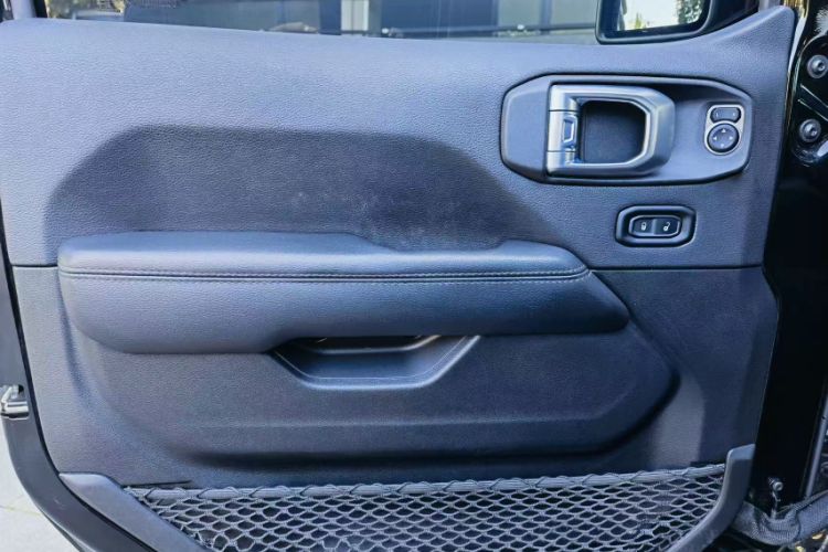Used Jeep Wrangler 2022 2.0T High Altitude Four-Door Edition Interior 8