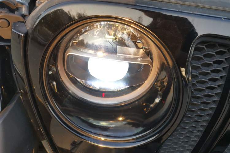 Used Jeep Wrangler 2022 2.0T High Altitude Four-Door Edition Right Front Headlight