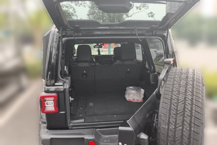 Used Jeep Wrangler 2022 2.0T High Altitude Four-Door Edition Trunk