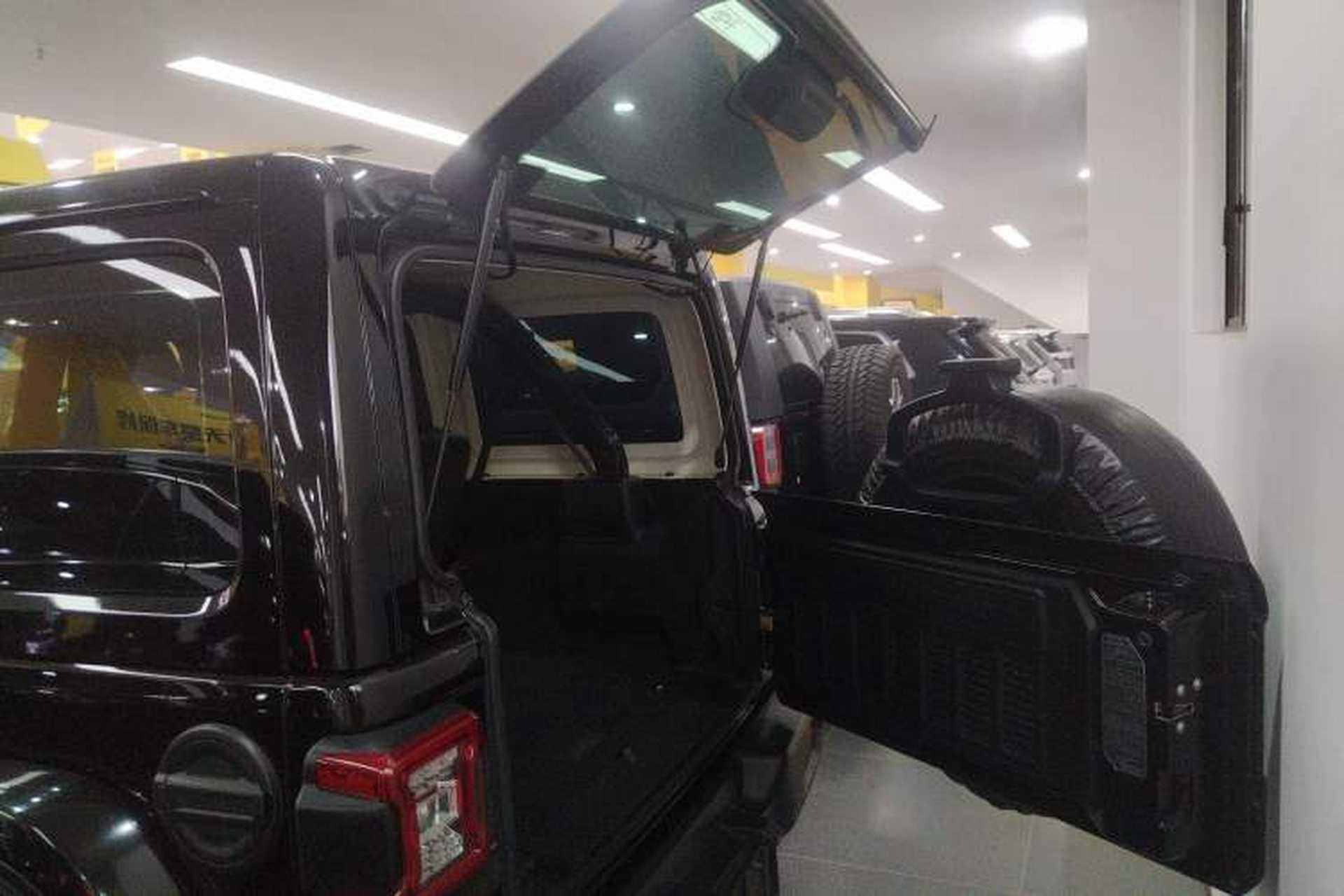 Used Jeep Wrangler 2022 2.0T High Altitude Four-Door Edition Trunk
