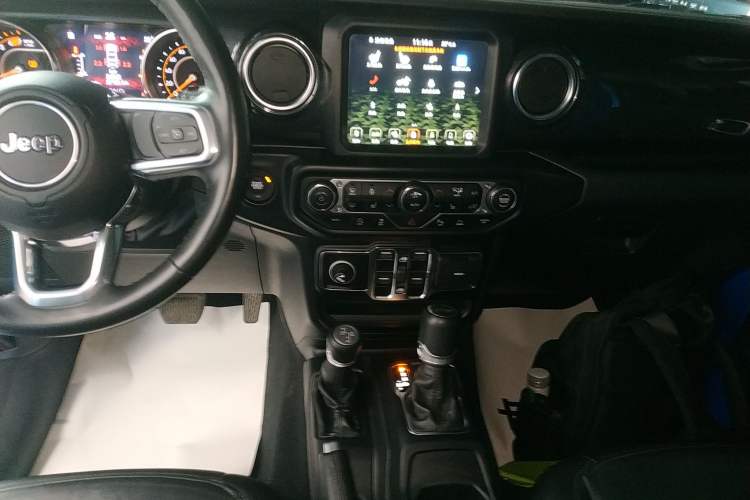 Used Jeep Wrangler 2022 2.0T High Altitude Four-Door Edition Audio And AC Panel