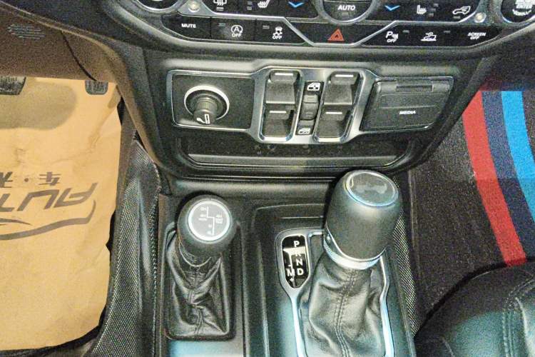 Used Jeep Wrangler 2022 2.0T High Altitude Four-Door Edition Gear Lever