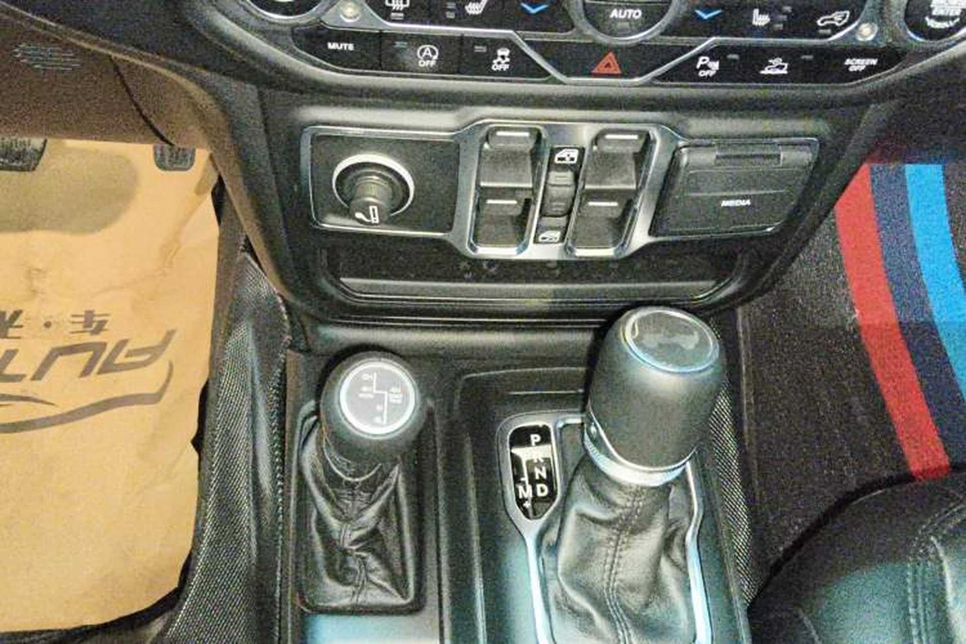 Used Jeep Wrangler 2022 2.0T High Altitude Four-Door Edition Gear Lever