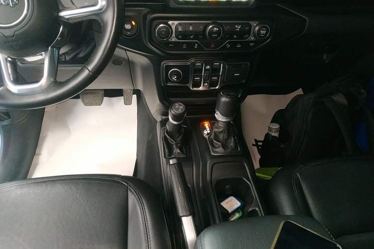 Used Jeep Wrangler 2022 2.0T High Altitude Four-Door Edition Gear Lever