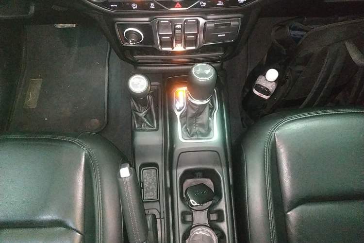 Used Jeep Wrangler 2022 2.0T High Altitude Four-Door Edition Gear Lever