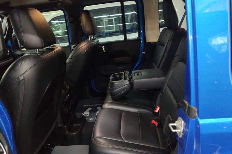 Used Jeep Wrangler 2022 2.0T High Altitude Four-Door Edition Interior 4