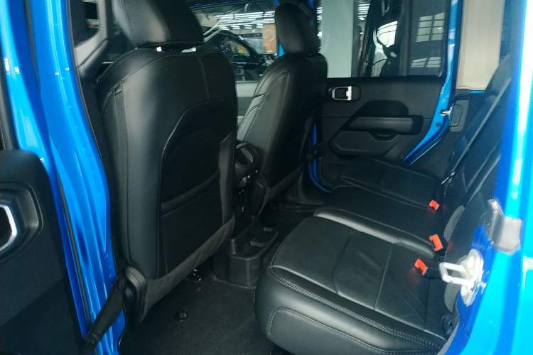 Used Jeep Wrangler 2022 2.0T High Altitude Four-Door Edition Interior 4