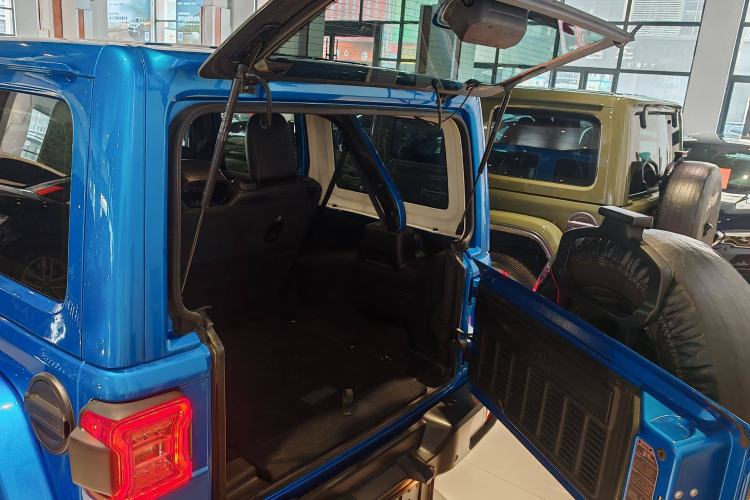 Used Jeep Wrangler 2022 2.0T High Altitude Four-Door Edition Interior 6