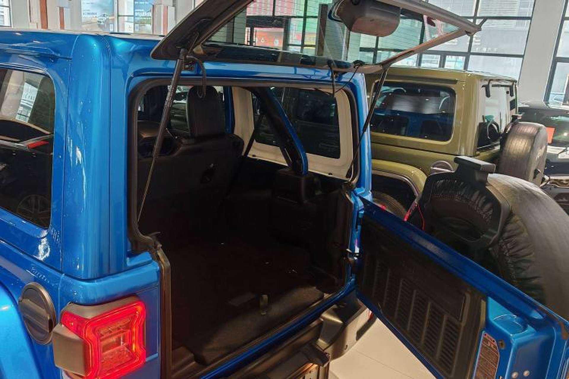 Used Jeep Wrangler 2022 2.0T High Altitude Four-Door Edition Interior 6
