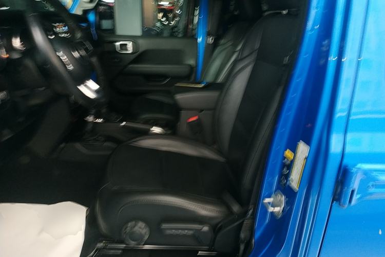 Used Jeep Wrangler 2022 2.0T High Altitude Four-Door Edition Left Front Seat