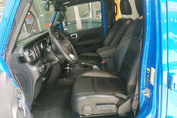 Used Jeep Wrangler 2022 2.0T High Altitude Four-Door Edition Left Front Seat