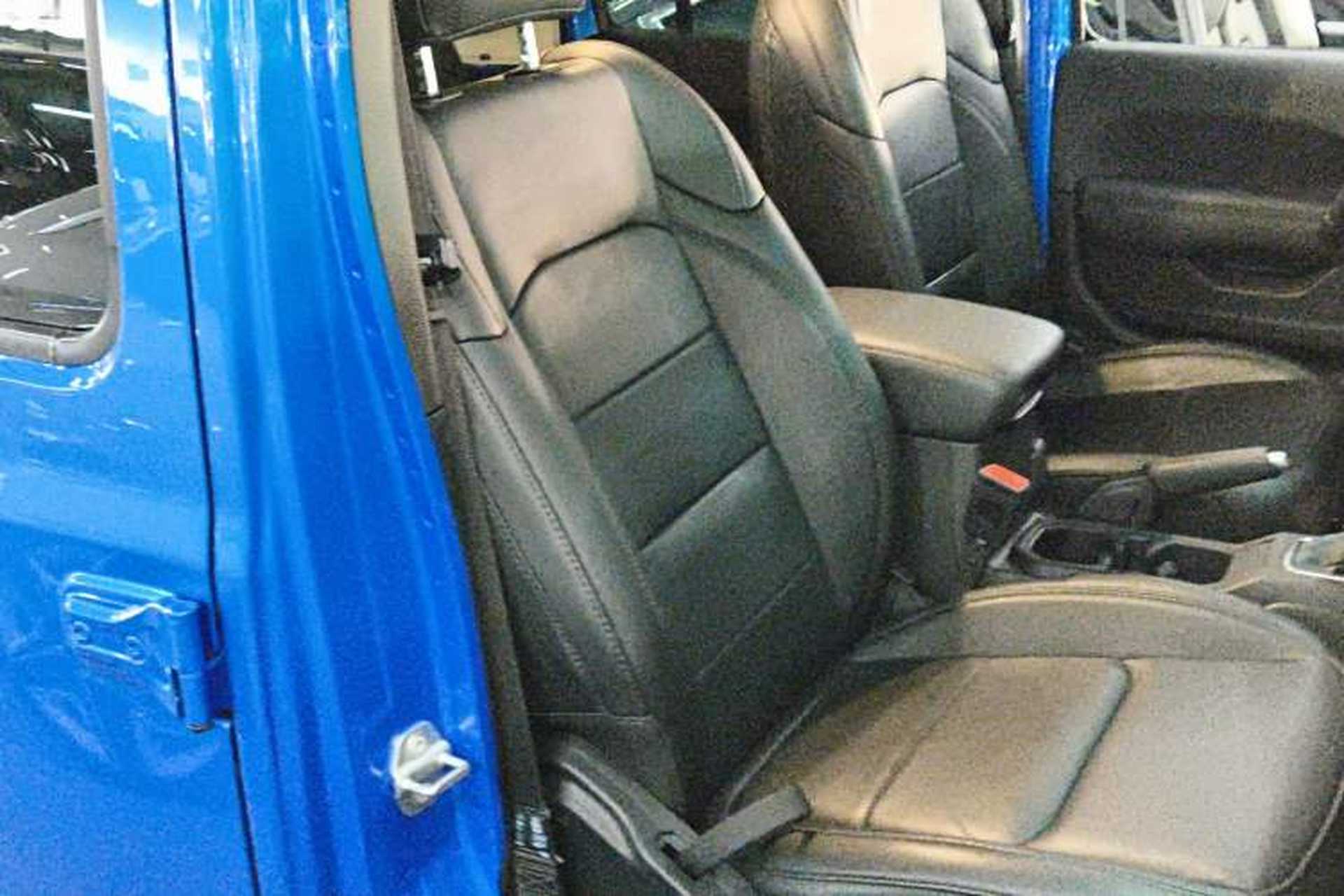 Used Jeep Wrangler 2022 2.0T High Altitude Four-Door Edition Right Front Seat