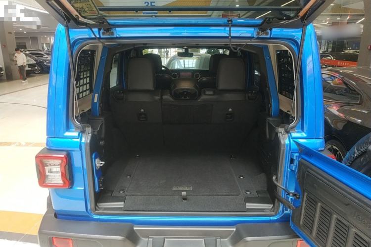 Used Jeep Wrangler 2022 2.0T High Altitude Four-Door Edition Trunk