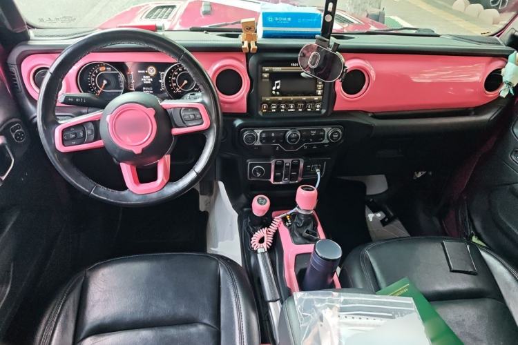 Used Jeep Wrangler 2022 2.0T High Altitude Bahamas Sand Pink Special Edition Center Console