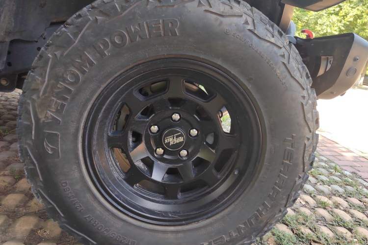 Used Jeep Wrangler  Right Front Wheel Hub