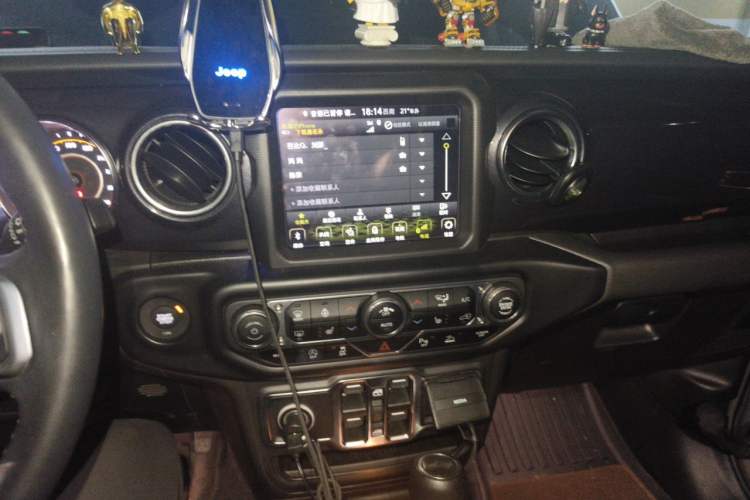 Used Jeep Wrangler 2022 2.0T High Altitude Four-Door Edition Audio And AC Panel