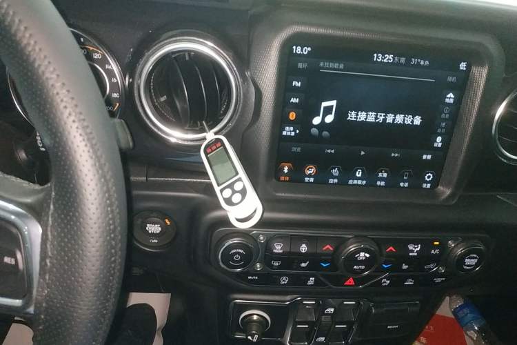 Used Jeep Wrangler 2022 2.0T High Altitude Four-Door Edition Audio And AC Panel