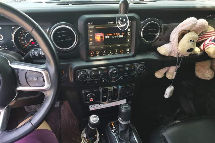 Used Jeep Wrangler 2022 2.0T High Altitude Four-Door Edition Audio And AC Panel