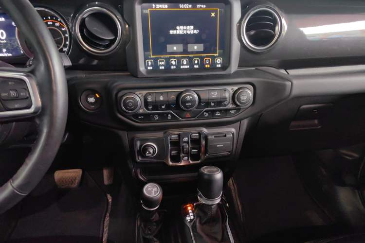 Used Jeep Wrangler 2022 2.0T High Altitude Four-Door Edition Audio And AC Panel