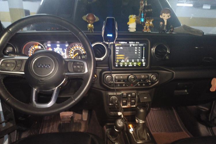 Used Jeep Wrangler 2022 2.0T High Altitude Four-Door Edition Center Console