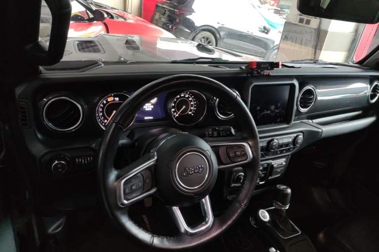 Used Jeep Wrangler 2022 2.0T High Altitude Four-Door Edition Center Console