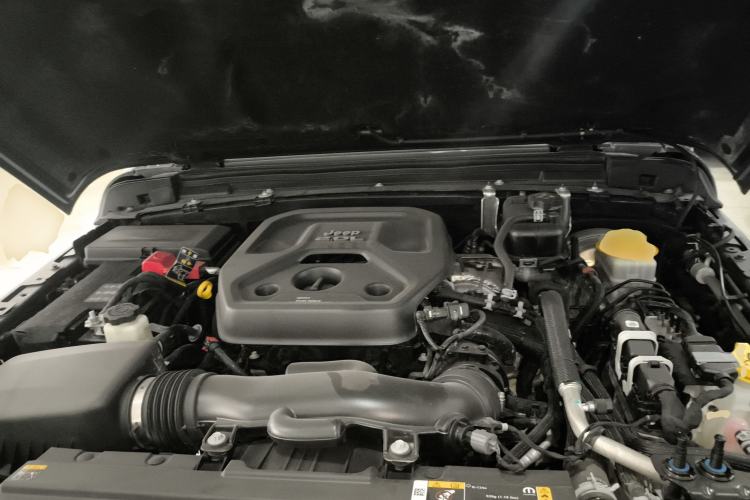 Used Jeep Wrangler 2022 2.0T High Altitude Four-Door Edition Engine Bay