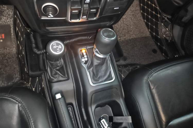 Used Jeep Wrangler 2022 2.0T High Altitude Four-Door Edition Gear Lever