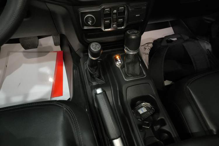Used Jeep Wrangler 2022 2.0T High Altitude Four-Door Edition Gear Lever