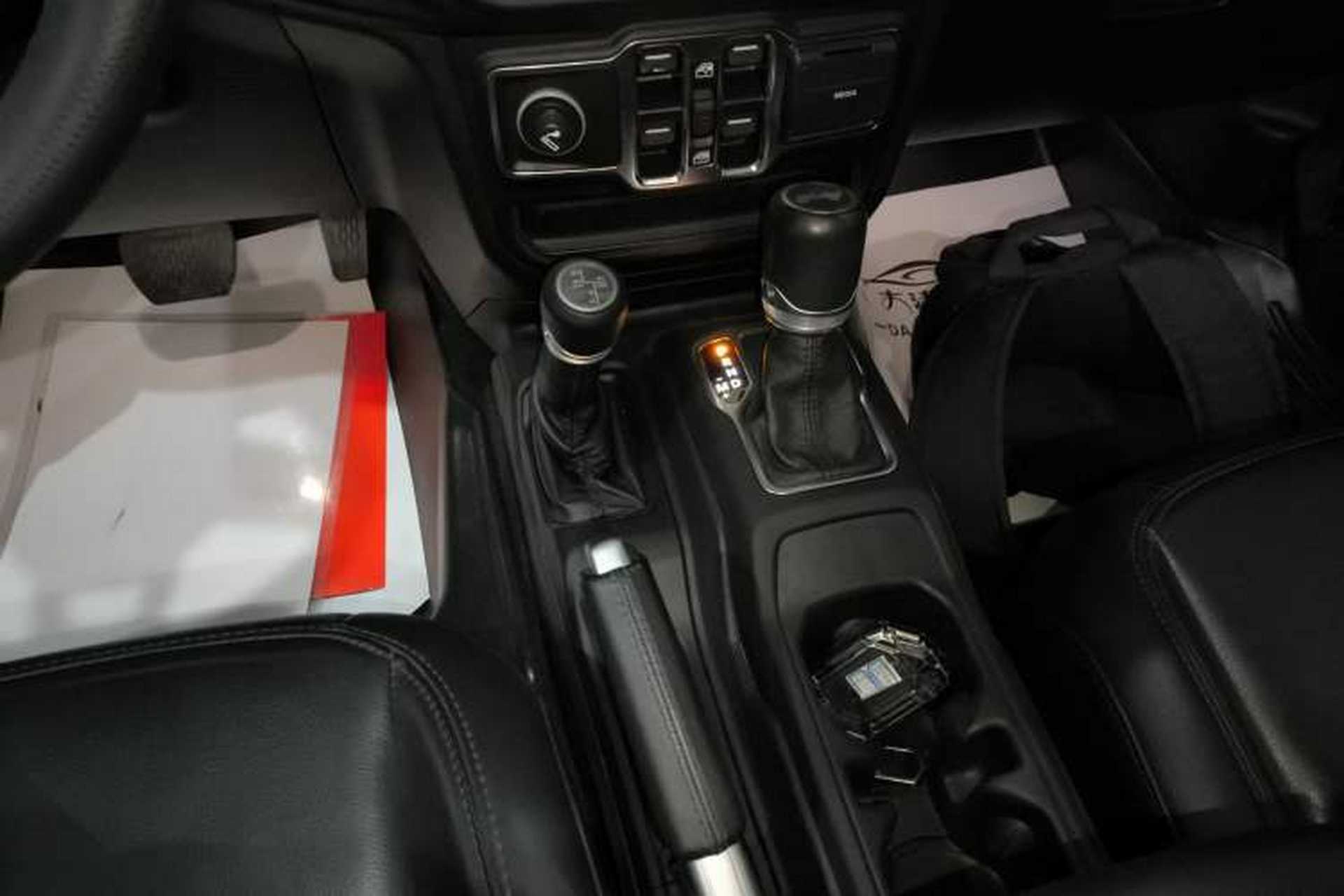 Used Jeep Wrangler 2022 2.0T High Altitude Four-Door Edition Gear Lever