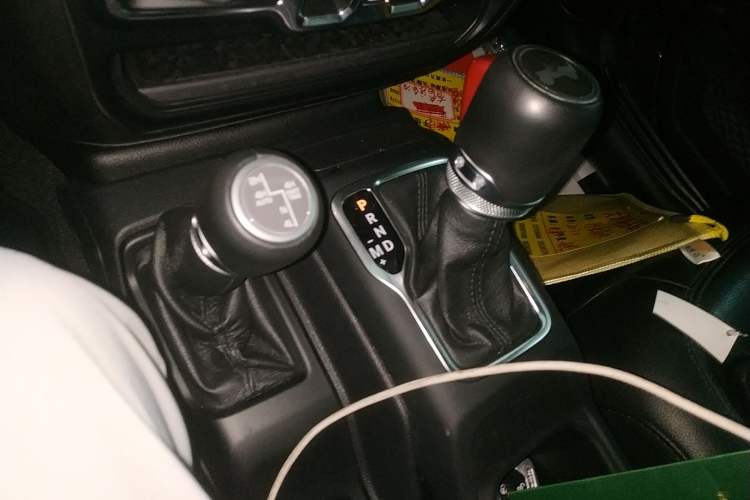 Used Jeep Wrangler 2022 2.0T High Altitude Four-Door Edition Gear Lever