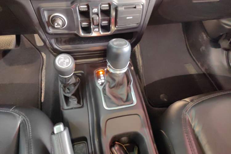 Used Jeep Wrangler 2022 2.0T High Altitude Four-Door Edition Gear Lever