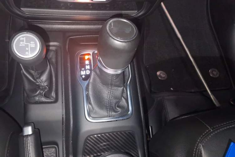 Used Jeep Wrangler 2022 2.0T High Altitude Four-Door Edition Gear Lever