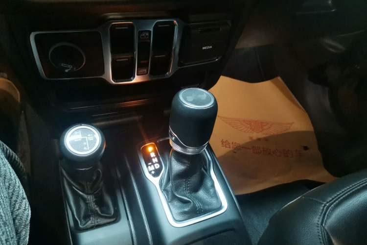 Used Jeep Wrangler 2022 2.0T High Altitude Four-Door Edition Gear Lever