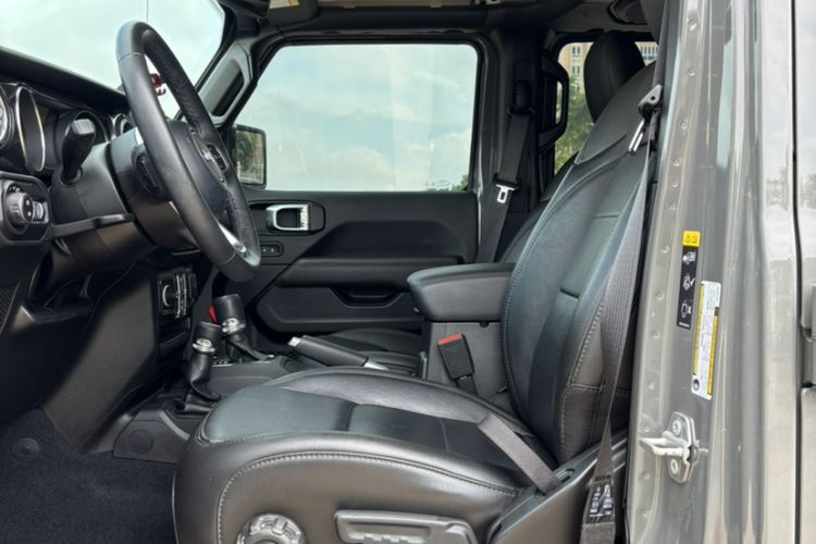 Used Jeep Wrangler 2022 2.0T High Altitude Four-Door Edition Interior 4