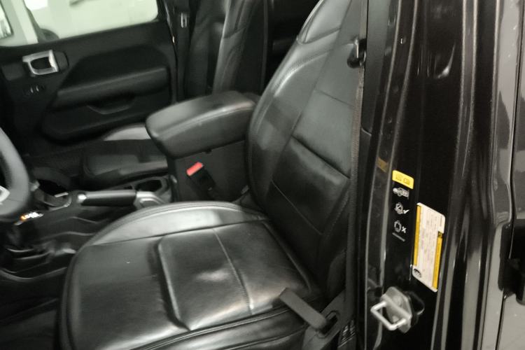 Used Jeep Wrangler 2022 2.0T High Altitude Four-Door Edition Left Front Seat