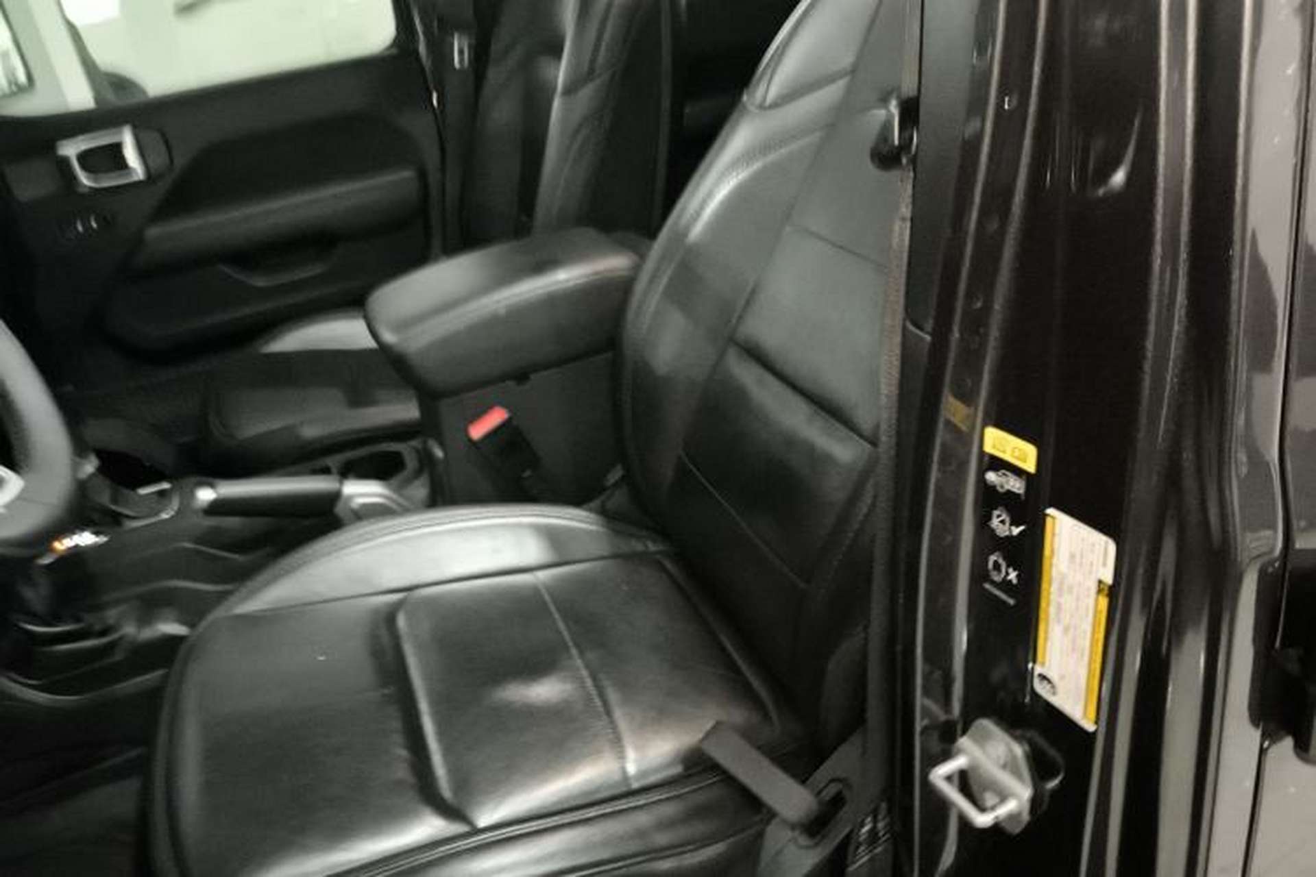 Used Jeep Wrangler 2022 2.0T High Altitude Four-Door Edition Left Front Seat