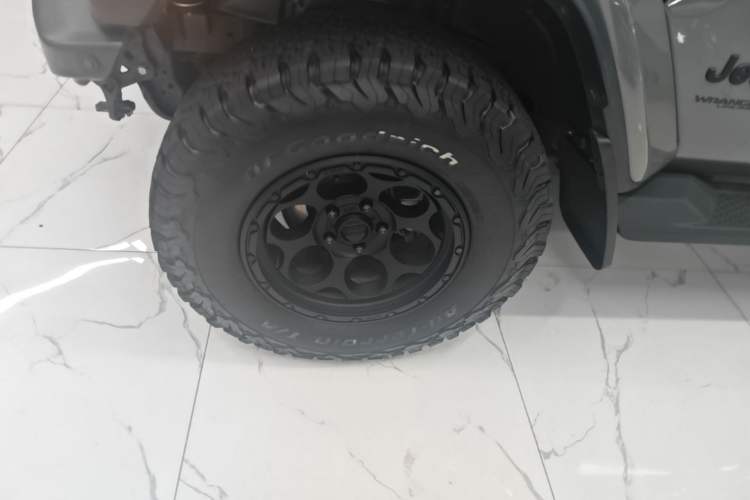 Used Jeep Wrangler 2022 2.0T High Altitude Four-Door Edition Left Front Wheel Hub